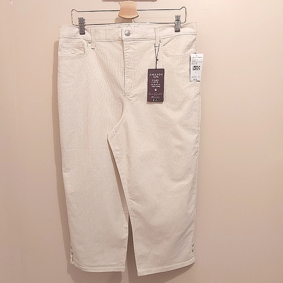 3 for $25- Gloria Vanderbilt Cream Capris, Size 14 - Picture 2 of 16